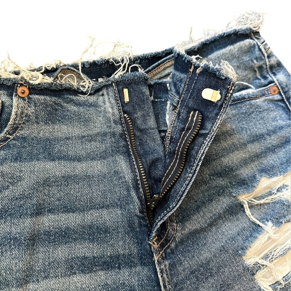 American Eagle 90’s Boyfriend Ripped Jean Shorts with Frayed Waist